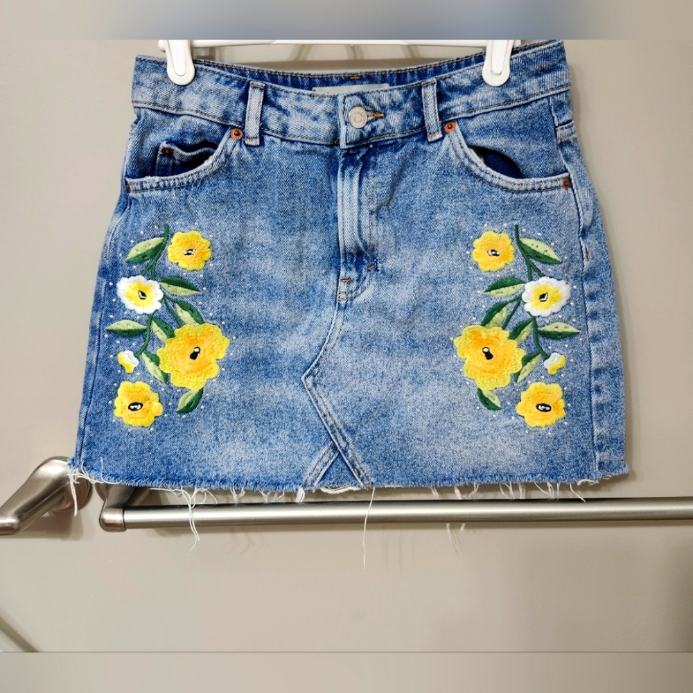 TOP SHOP Moto Denim Skirt with Embrodiery. Size 4. Final Discount.